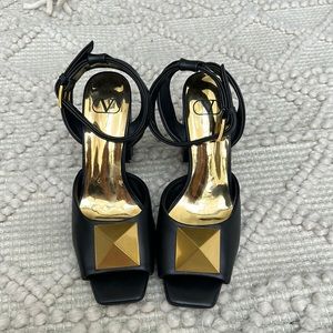 One stud sandals size 37